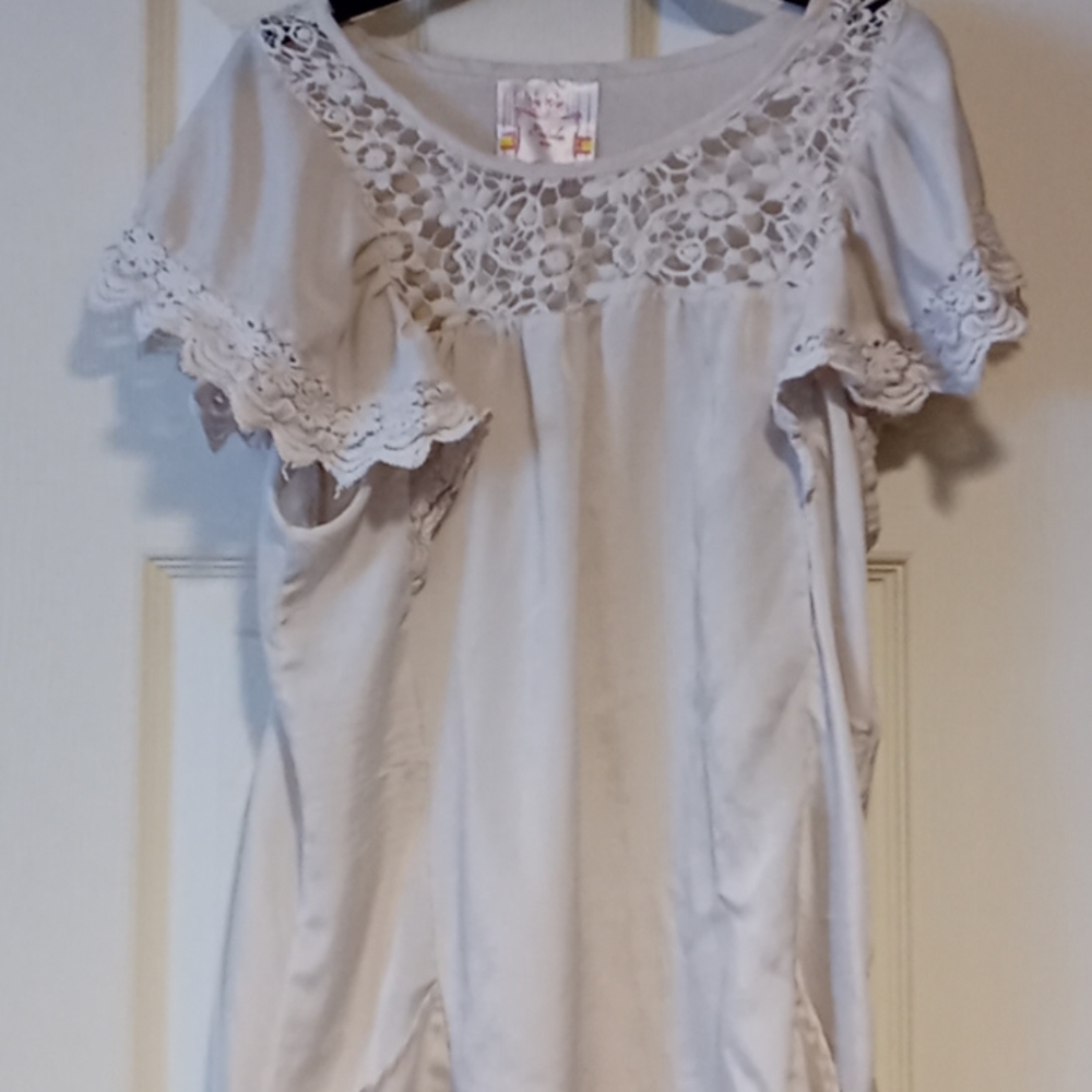 Estulo NYC Ivory Lace-Yoked Top